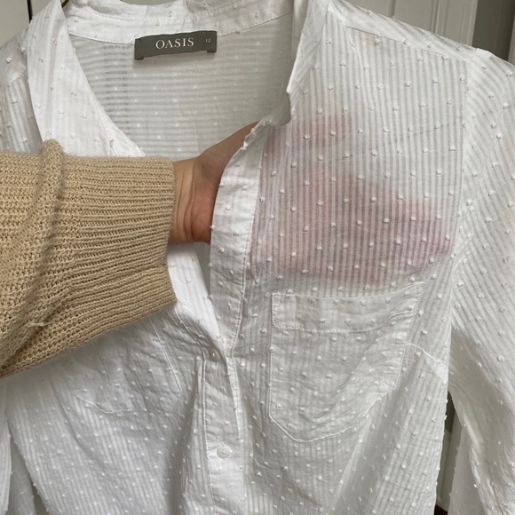 Oasis Donny Spotted Textured Button Down Top 🤍 - Picture 2 of 9